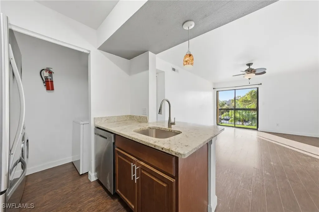 2925 Winkler Avenue Fort Myers FL 33916