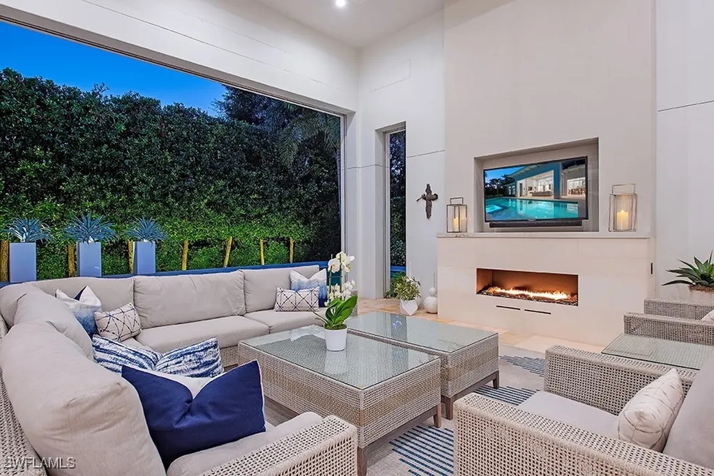 452 Putter Point Drive Naples FL 34103