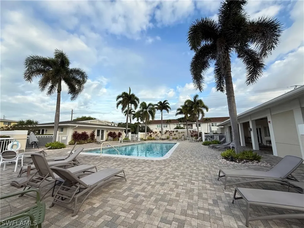 408 Broad Avenue S Naples FL 34102