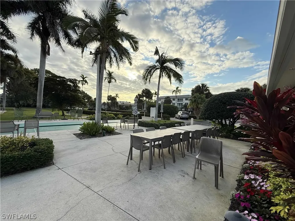 408 Broad Avenue S Naples FL 34102