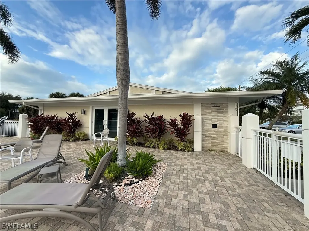 408 Broad Avenue S Naples FL 34102