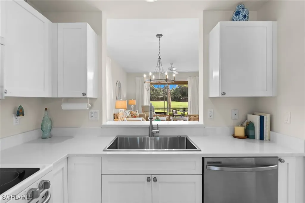 Naples FL, 2310 Carrington Court, Unit 101