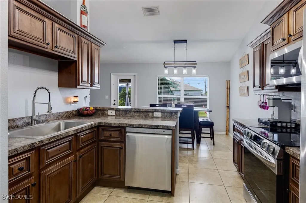 1413 NW 8th Place Cape Coral FL 33993