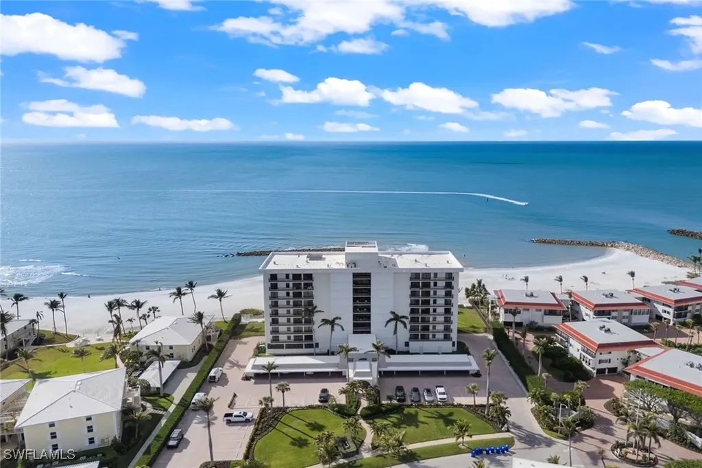 Naples FL, 2171 Gulf Shore Boulevard N, Unit 104