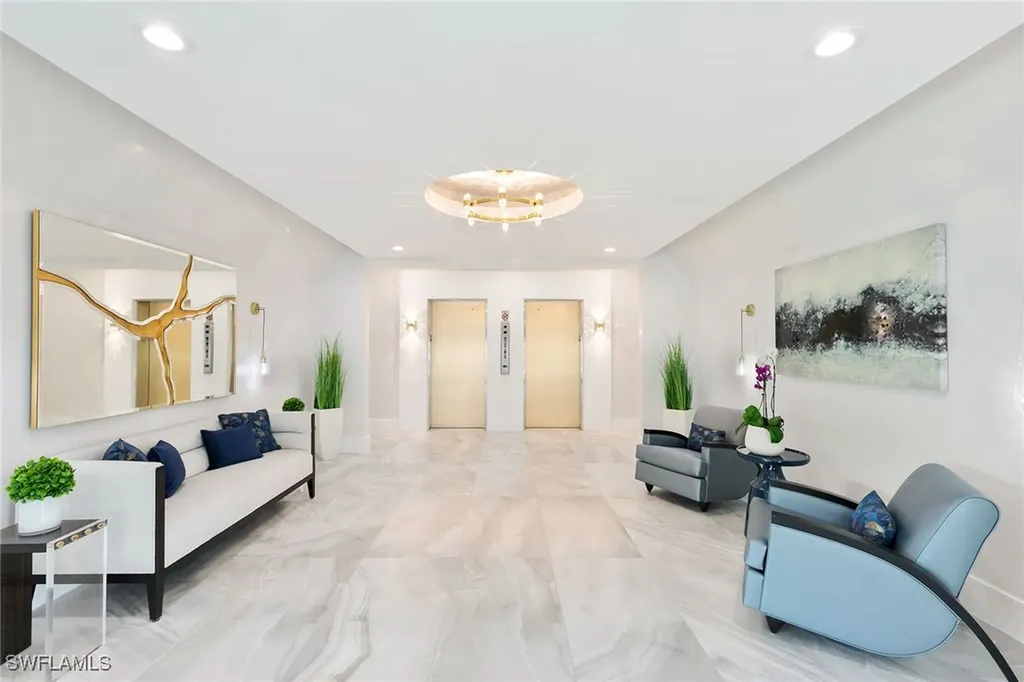 2171 Gulf Shore Boulevard N Naples FL 34102