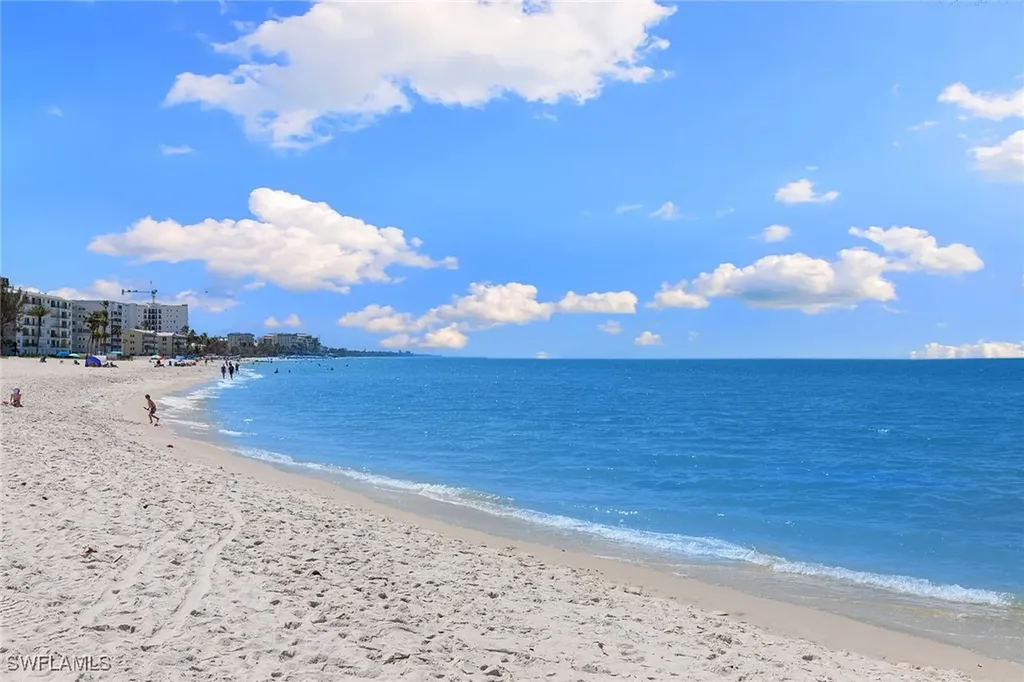 2171 Gulf Shore Boulevard N Naples FL 34102