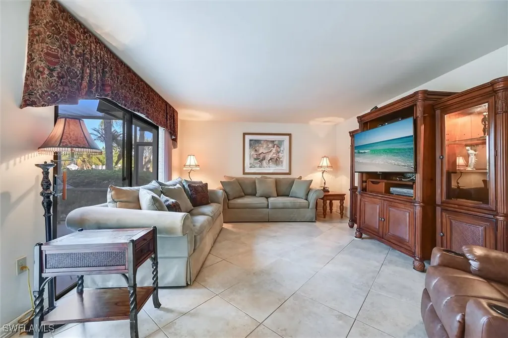 185 Lake Point Lane Naples FL 34112