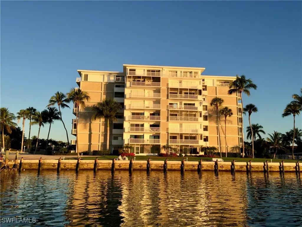 60 Pelican Street W Naples FL 34113