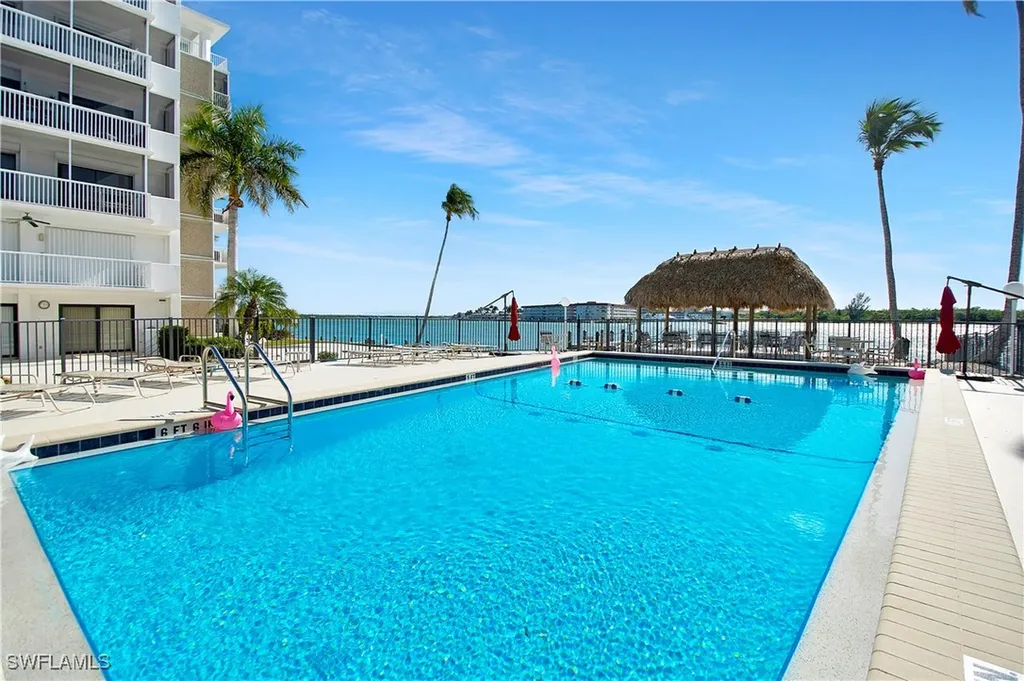 60 Pelican Street W Naples FL 34113