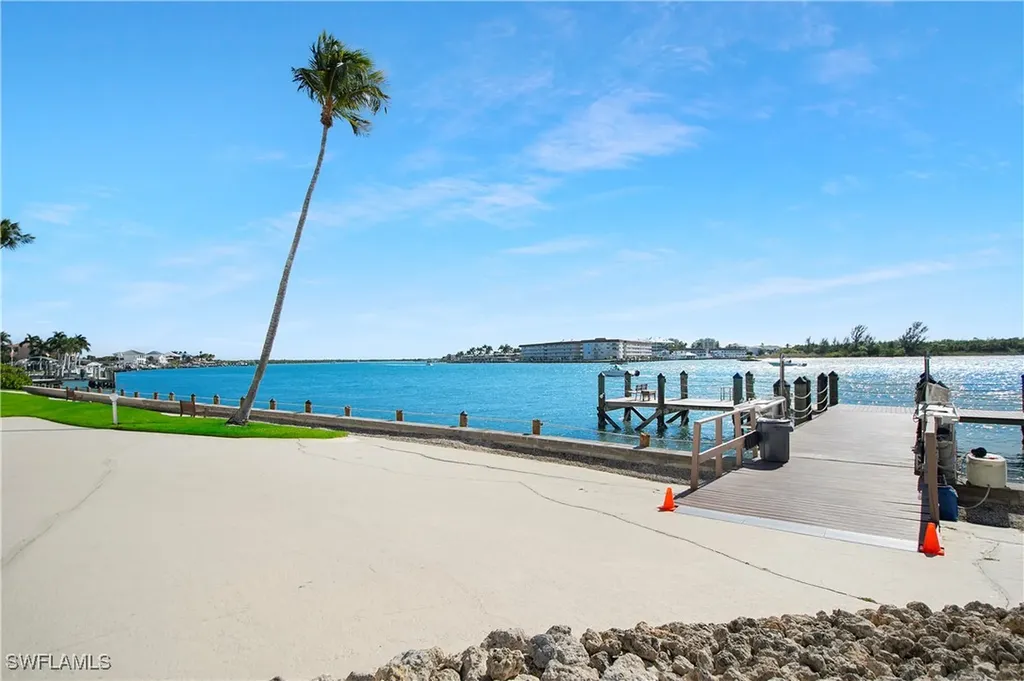 60 Pelican Street W Naples FL 34113