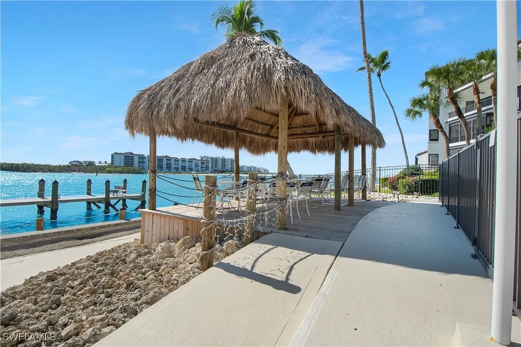 60 Pelican Street W Naples FL 34113