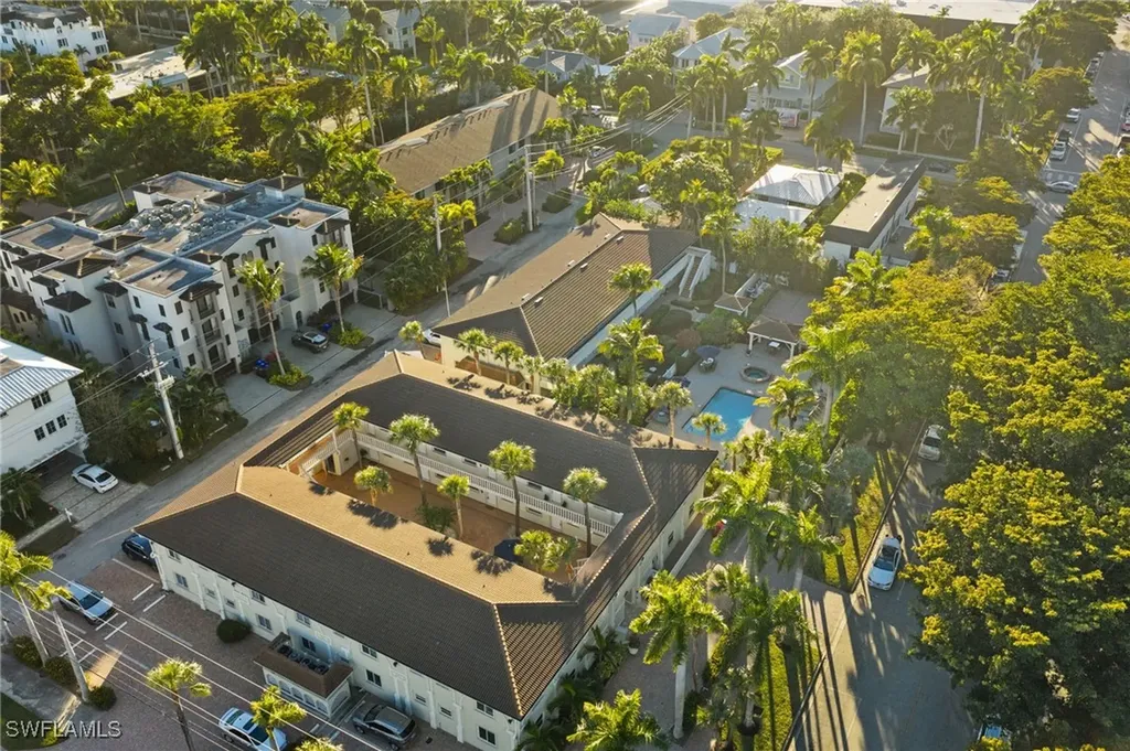 980 7th Avenue S Naples FL 34102