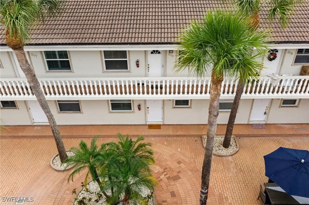 980 7th Avenue S Naples FL 34102