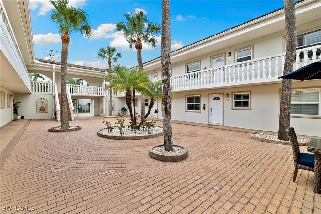 980 7th Avenue S Naples FL 34102