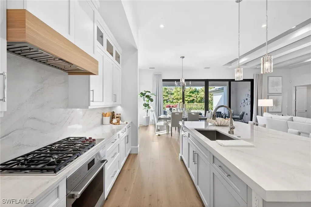2051 Cambridge Park Drive Naples FL 34109