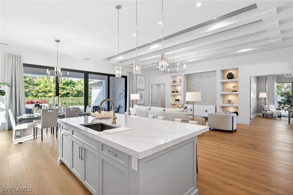 2051 Cambridge Park Drive Naples FL 34109