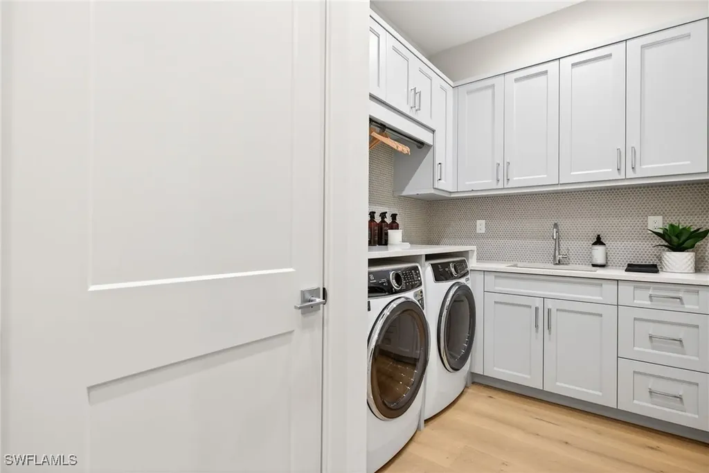 2051 Cambridge Park Drive Naples FL 34109