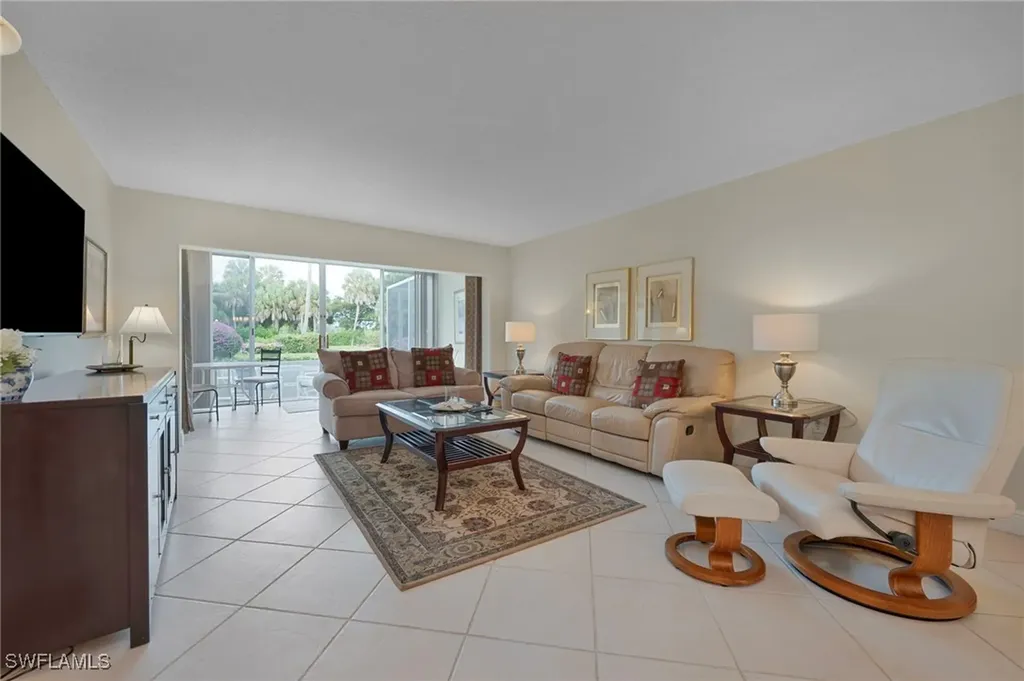 Naples FL, 215 Cypress Way E, Unit C4
