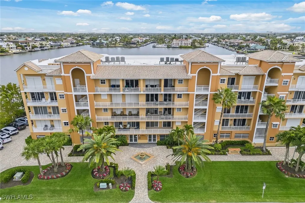 9566 Gulf Shore Drive Naples FL 34108