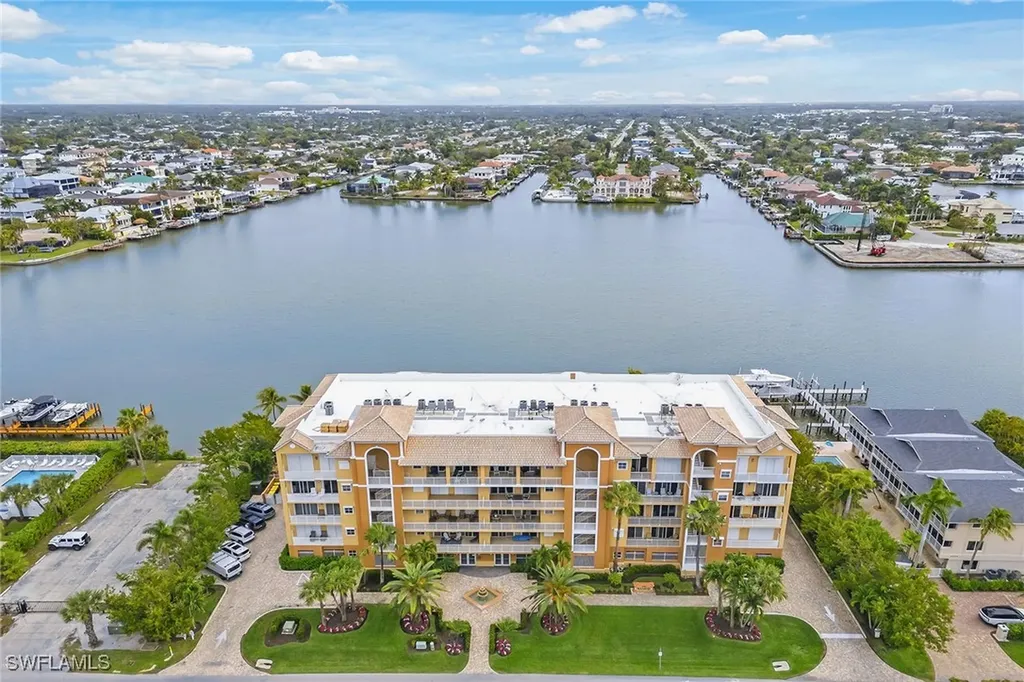 9566 Gulf Shore Drive Naples FL 34108