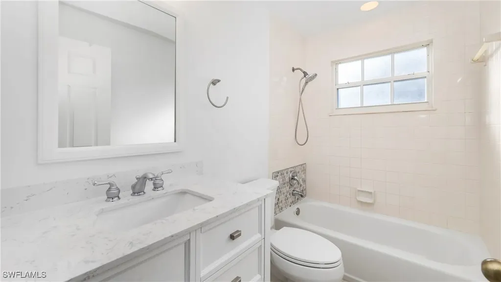 252 Via Perignon Naples FL 34119