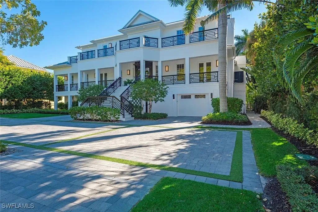 140 3rd Avenue S Naples FL 34102