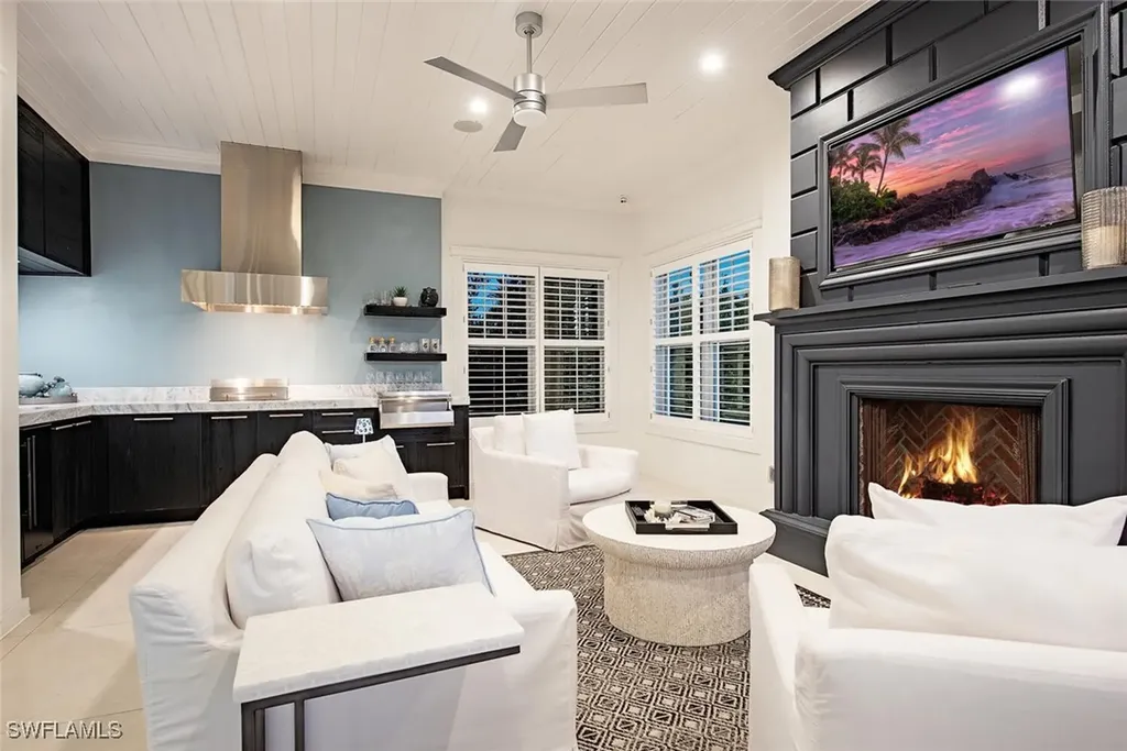140 3rd Avenue S Naples FL 34102