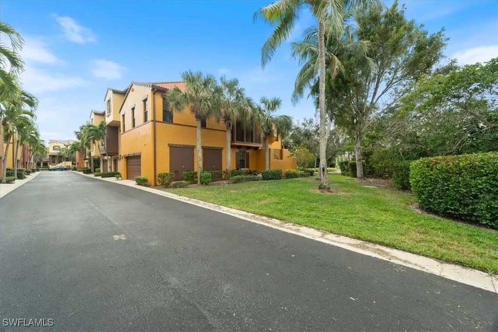 9091 Covina Drive S Naples FL 34113