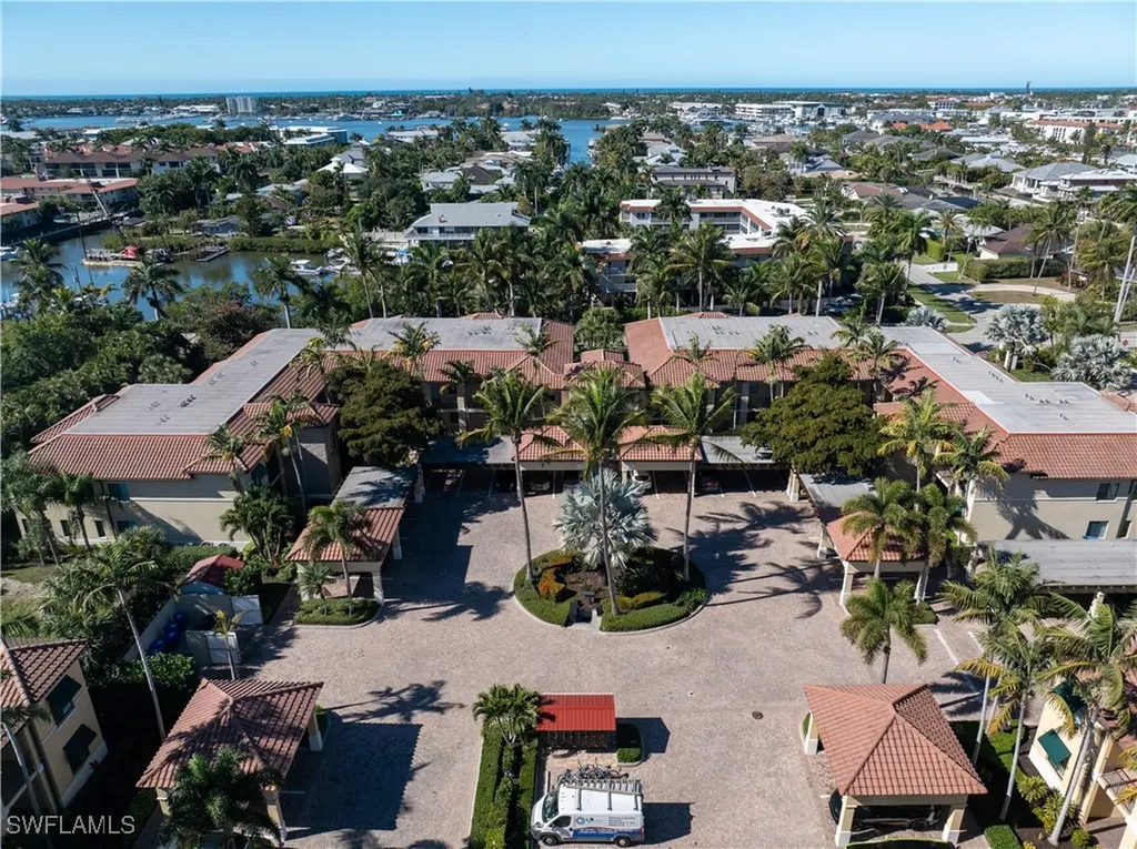 1045 Sandpiper Street Naples FL 34102