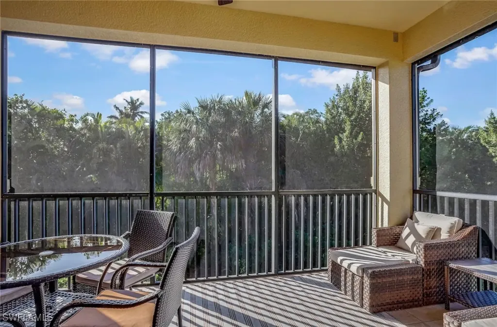 1045 Sandpiper Street Naples FL 34102