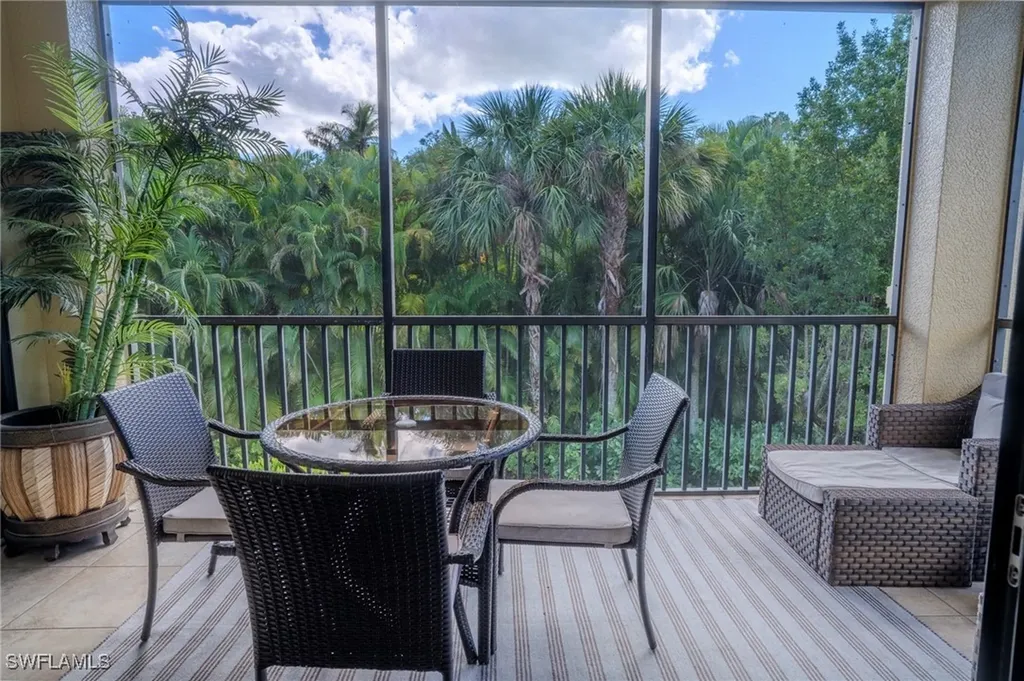1045 Sandpiper Street Naples FL 34102