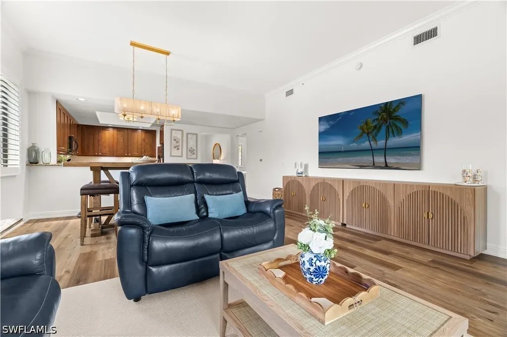 1045 Sandpiper Street Naples FL 34102
