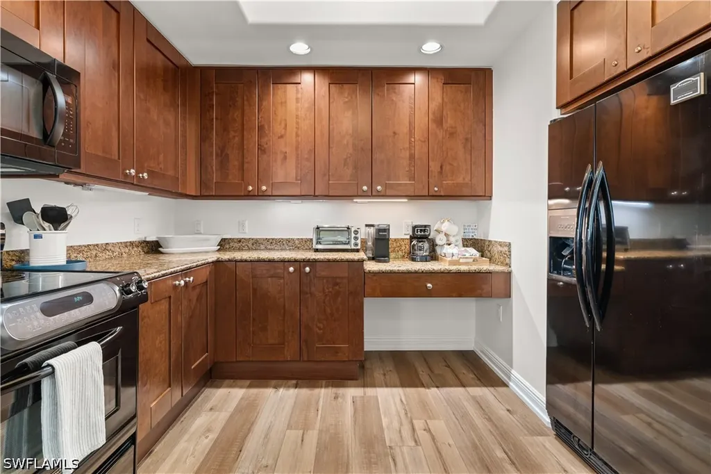 1045 Sandpiper Street Naples FL 34102