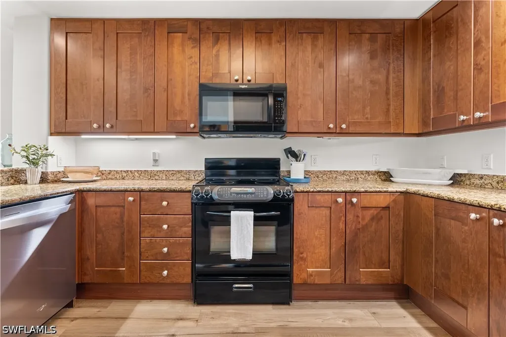 1045 Sandpiper Street Naples FL 34102