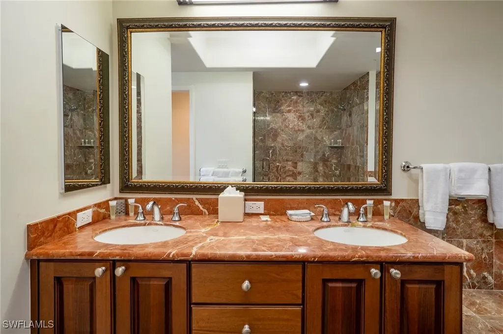 1045 Sandpiper Street Naples FL 34102