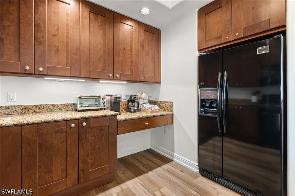 1045 Sandpiper Street Naples FL 34102