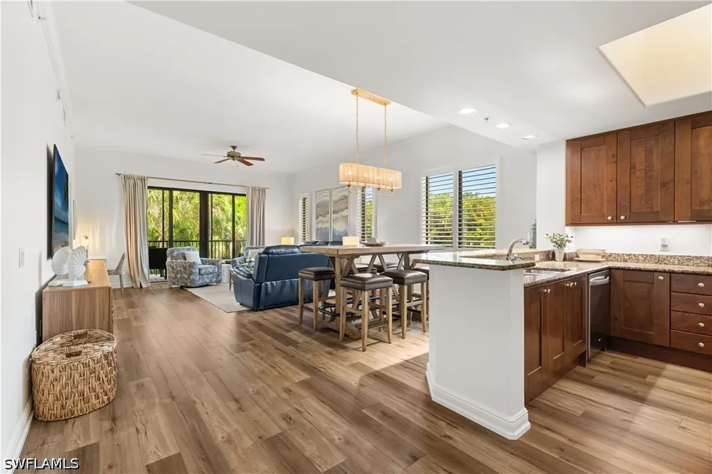 1045 Sandpiper Street Naples FL 34102