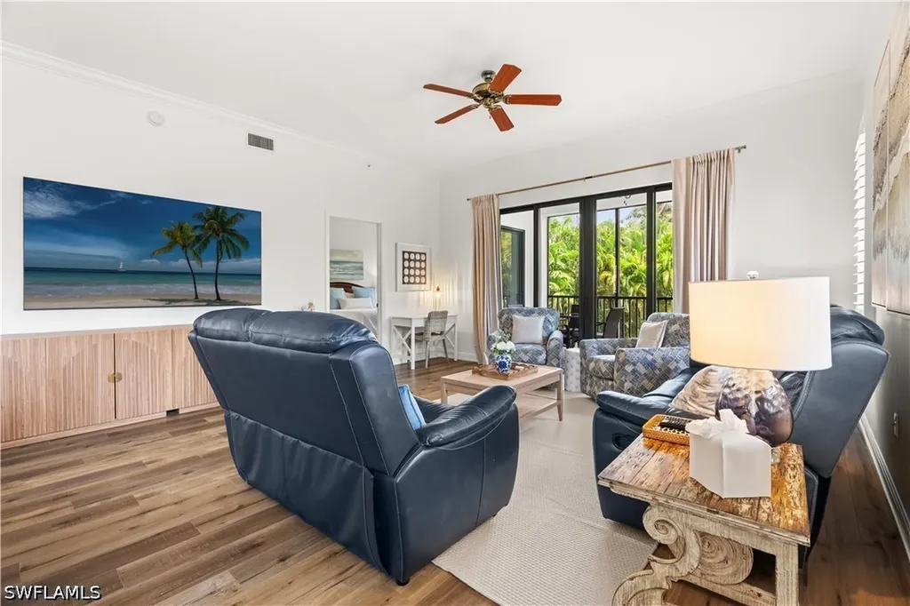 1045 Sandpiper Street Naples FL 34102