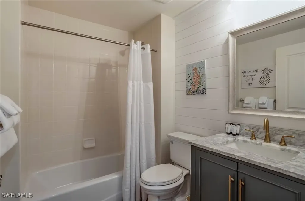 1045 Sandpiper Street Naples FL 34102