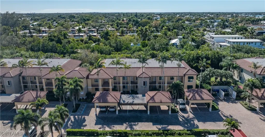 1045 Sandpiper Street Naples FL 34102