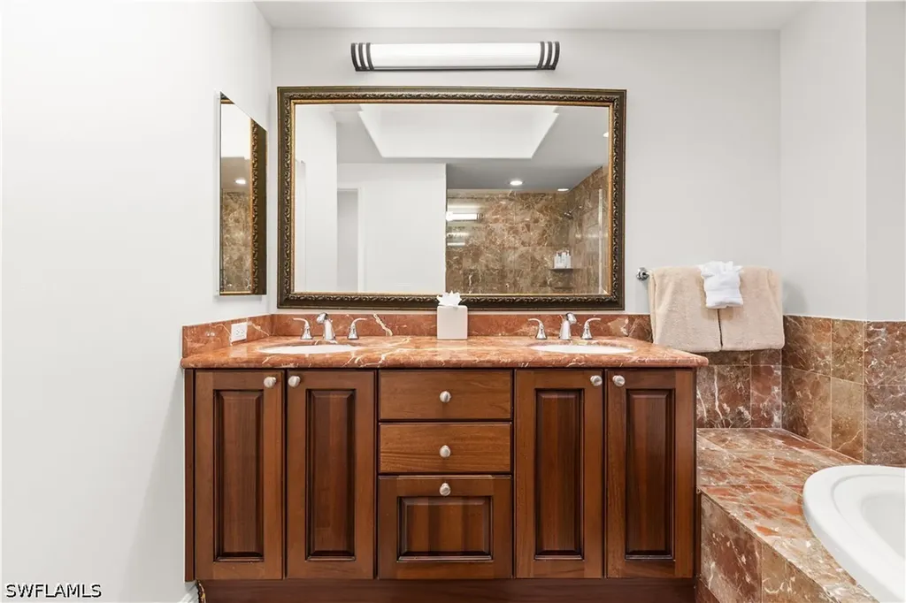 1045 Sandpiper Street Naples FL 34102