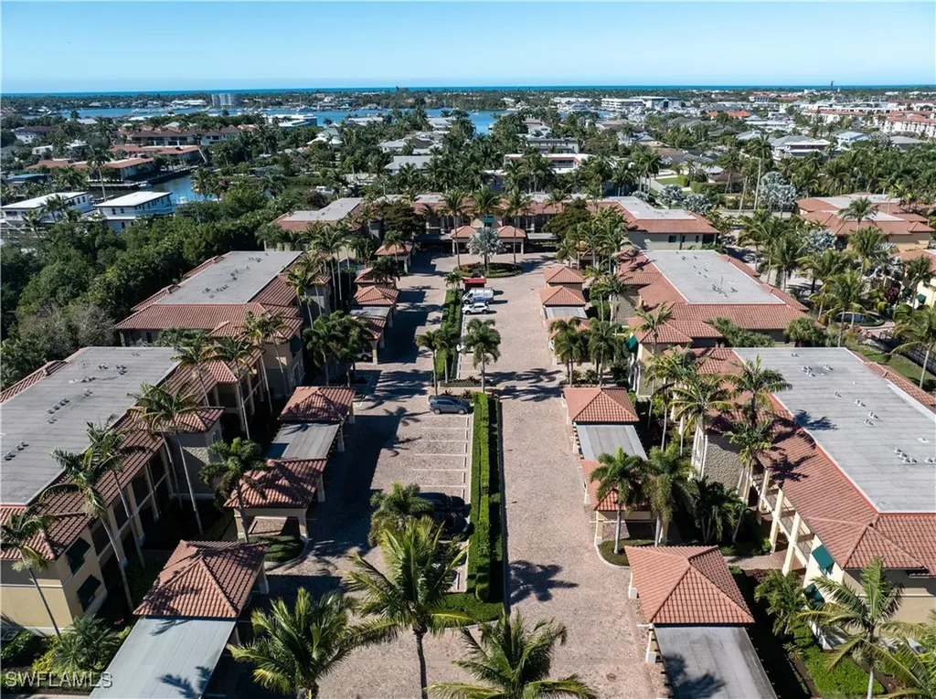 1045 Sandpiper Street Naples FL 34102