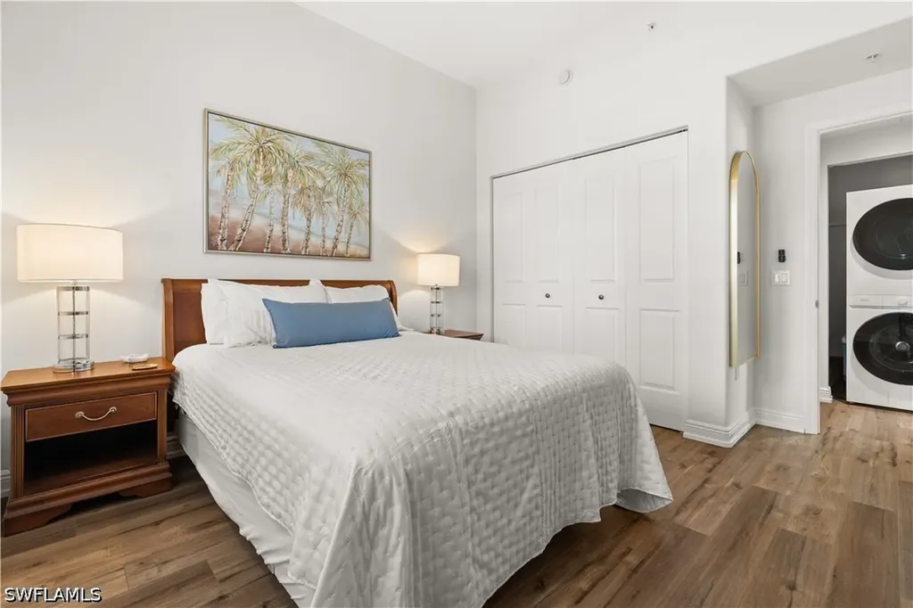 1045 Sandpiper Street Naples FL 34102