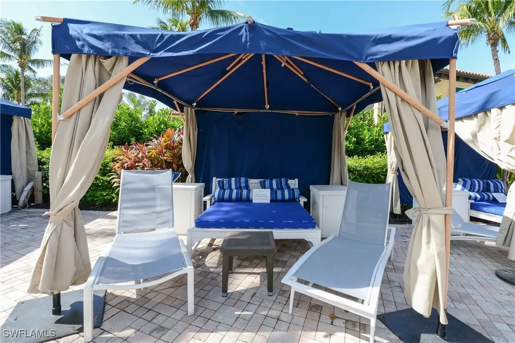 1045 Sandpiper Street Naples FL 34102