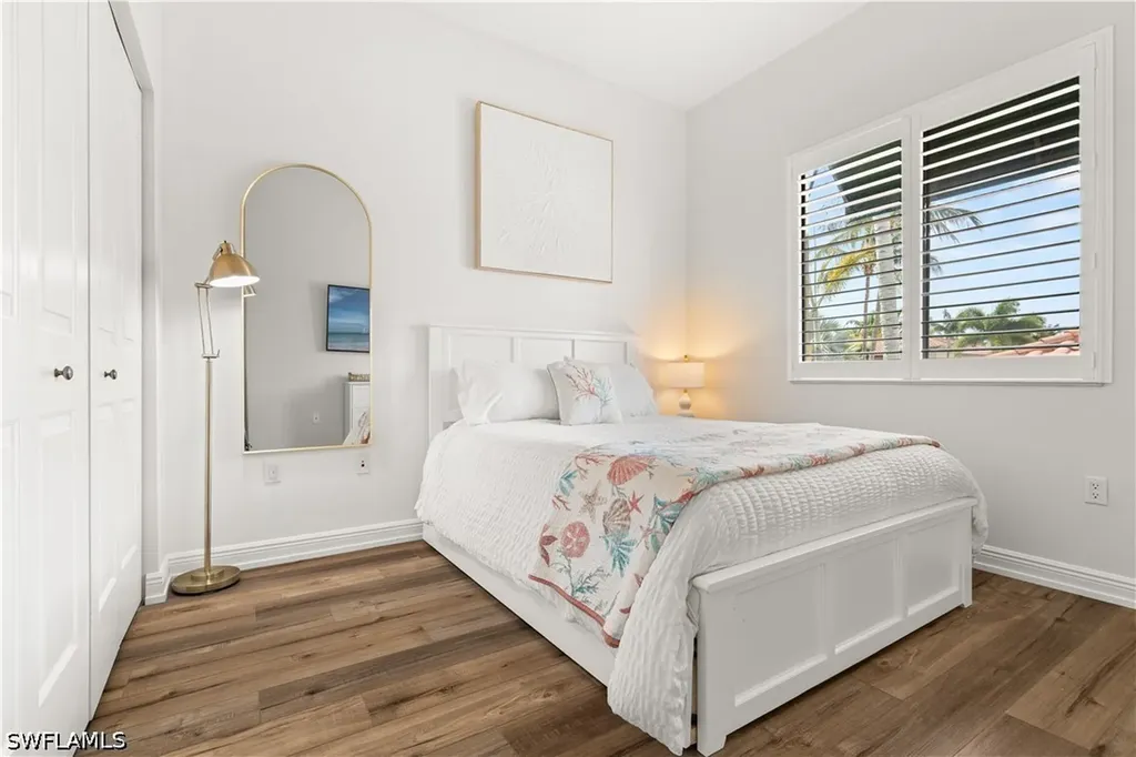 1045 Sandpiper Street Naples FL 34102