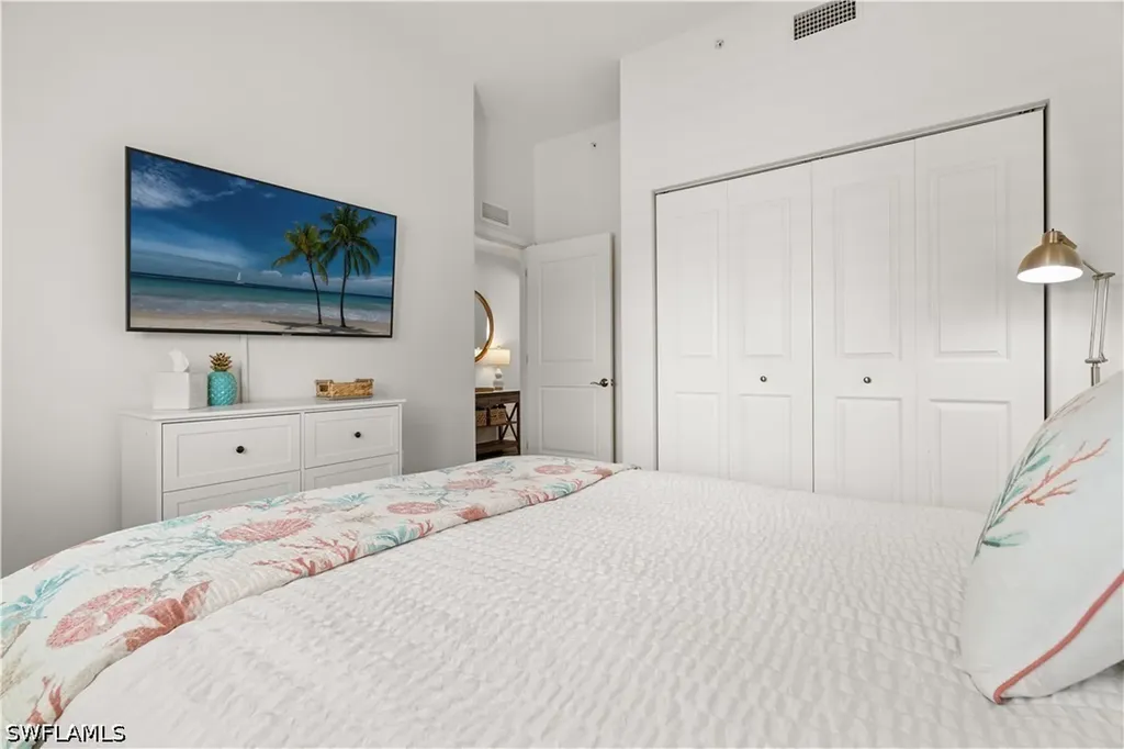 1045 Sandpiper Street Naples FL 34102
