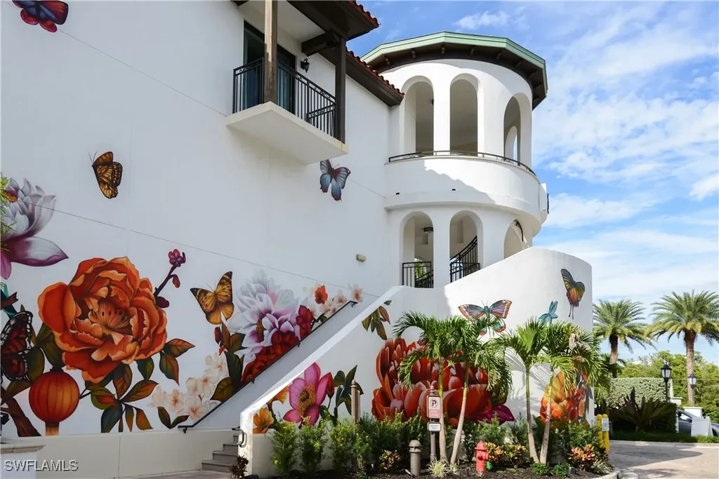 1045 Sandpiper Street Naples FL 34102