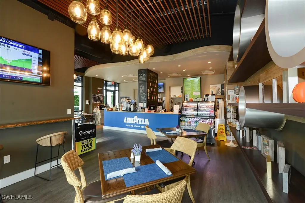 1045 Sandpiper Street Naples FL 34102