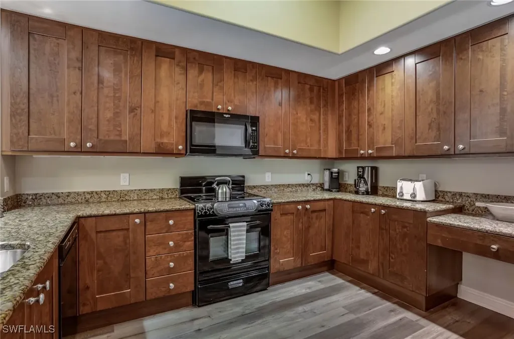 1045 Sandpiper Street Naples FL 34102