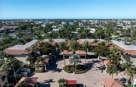 1045 Sandpiper Street Naples FL 34102